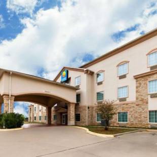 Фотографии гостиницы 
            Comfort Inn & Suites near Comanche Peak