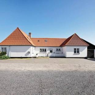 Фотографии гостевого дома 
            Six-Bedroom Holiday home in Harboøre 1