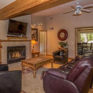 Фотография гостевого дома Tanglewood, Cabin at Ruidoso, with Forest View