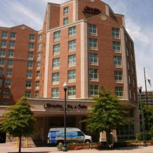 Фотографии гостиницы 
            Hampton Inn & Suites Reagan National Airport - Crystal City