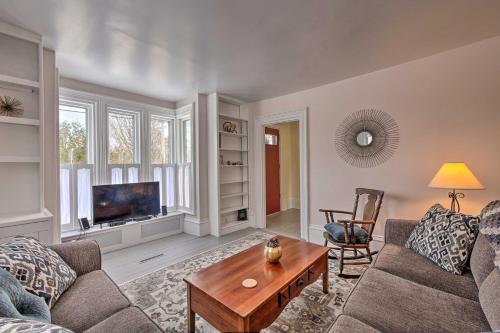 Фотография гостевого дома Historic Waldoboro House Near Lakes, Boating, Etc!