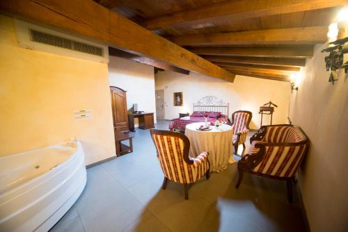 Фотография гостиницы Hotel La Tavola Rotonda