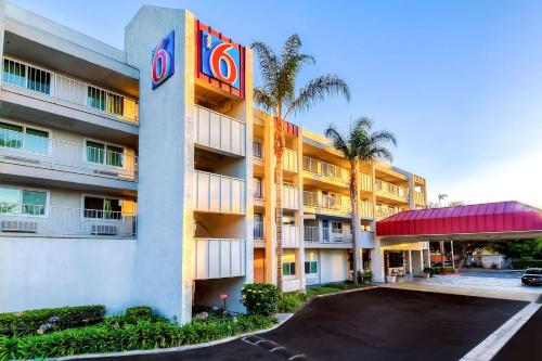 Фотография гостиницы Motel 6-Anaheim, CA - Maingate