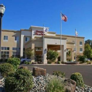 Фотографии гостиницы 
            Hampton Inn & Suites Red Bluff