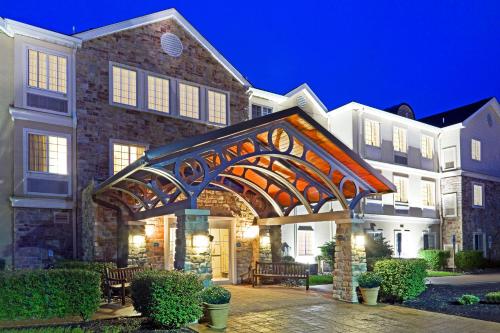 Фотография гостиницы Staybridge Suites Cranbury - South Brunswick, an IHG Hotel