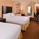 Фотография гостиницы Holiday Inn Express Hotel & Suites Cincinnati-Blue Ash, an IHG Hotel
