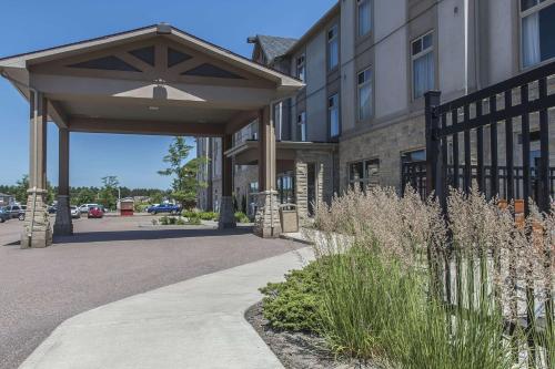 Фотография гостиницы Quality Inn & Suites Petawawa