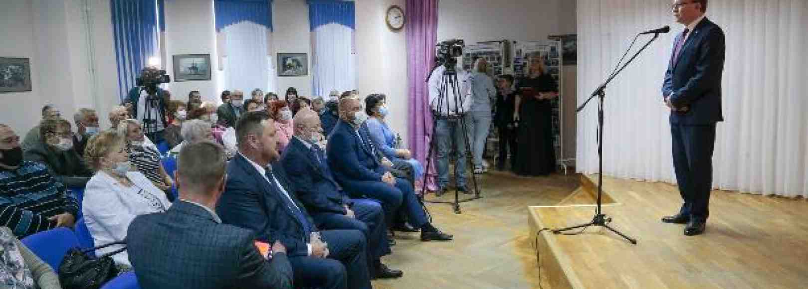 Фотография конференц-зала Конференц-зал Центральной библиотеки Новомосковска