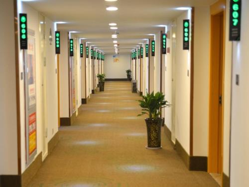 Фотография гостиницы GreenTree Inn Suzhou Changshu Huanghe Road Linli Centre Express Hotel