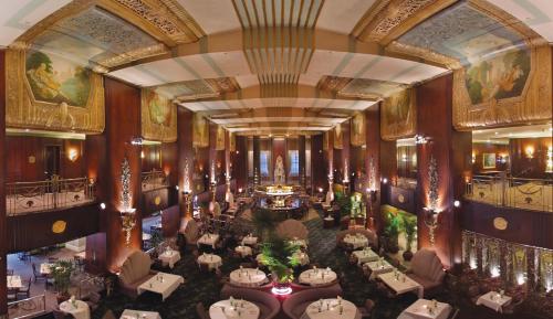 Фотография гостиницы Hilton Cincinnati Netherland Plaza