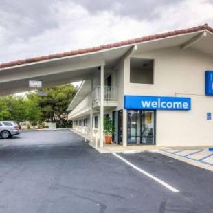 Фотографии гостиницы 
            Motel 6-Camarillo, CA