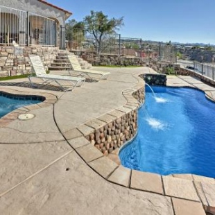 Фотография гостевого дома Home with Pool and Spa - 5 Mi to Laughlin Casinos!