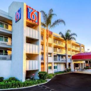 Фотографии гостиницы 
            Motel 6-Anaheim, CA - Maingate