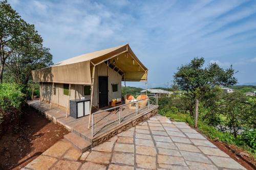 Фотографии базы отдыха 
            SaffronStays Falcon Tents, Lonavala