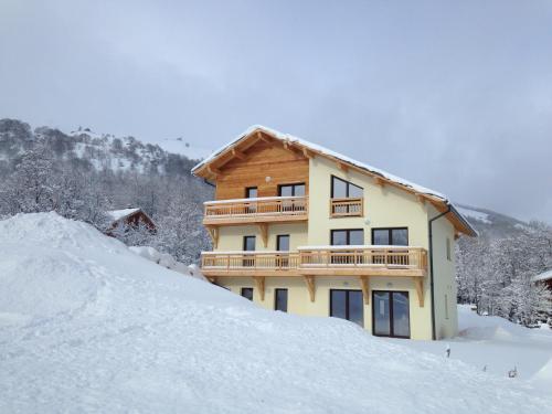 Фотография гостевого дома Les Chalets Du Grand Galibier