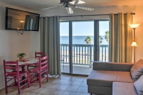 Фотографии гостевого дома 
            Surfside Sandcastle Suite with Balcony and 2 Pools!