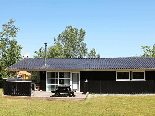 Фотографии гостевого дома
Three-Bedroom Holiday home in Hemmet 45