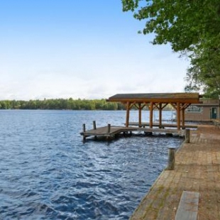 Фотография гостевого дома Stone Lake View - Main House