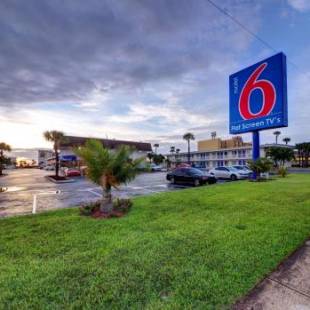 Фотографии гостиницы 
            Motel 6-Cocoa Beach, FL