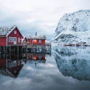 Фотографии гостевого дома 
            Valen Cabins in Reine