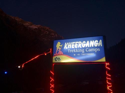 Фотографии кемпинга 
            Kheer Ganga Trekking camps