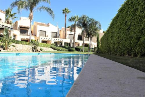 Фотографии гостевого дома 
            Townhouse overlooking the pool