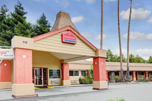 Фотография гостиницы Ramada Limited Santa Cruz Water Street