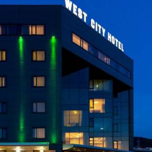 Фотографии гостиницы 
            West City Hotel