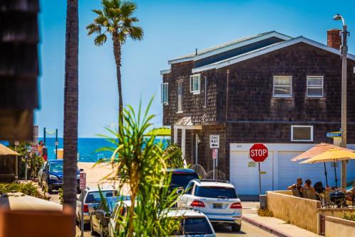 Фотографии гостевого дома 
            Modern Newport Beach Condos