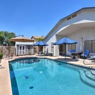 Фотография гостевого дома Glendale Home with Pool - Walk to NFL and NHL Games!