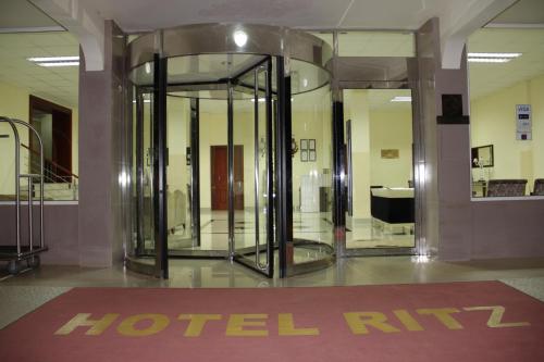 Фотографии гостиницы 
            Hotel Ritz Waku Kungo