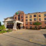 Фотография гостиницы Holiday Inn Express Hotel & Suites Clinton, an IHG Hotel