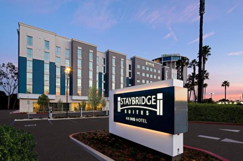 Фотографии гостиницы 
            Staybridge Suites - Long Beach Airport, an IHG Hotel