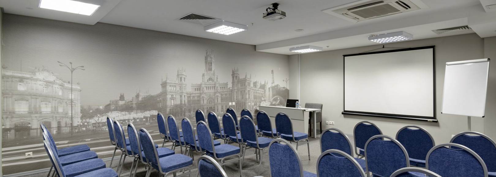 Фотография конференц-зала Май