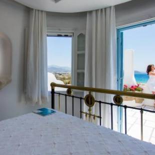 Фотографии гостиницы 
            Naxian Riviera Exclusive Seafront Suites, Junior Suite