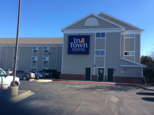 Фотографии гостиницы 
            InTown Suites Extended Stay Chicago IL - Elk Grove