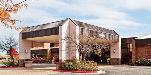 Фотография гостиницы Plaza Grand Rapids Airport Hotel & Conference Center