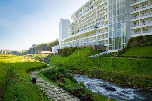 Фотография гостиницы Le Eminence Puncak Hotel Convention & Resort