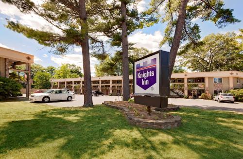 Фотография гостиницы Knights Inn Traverse City