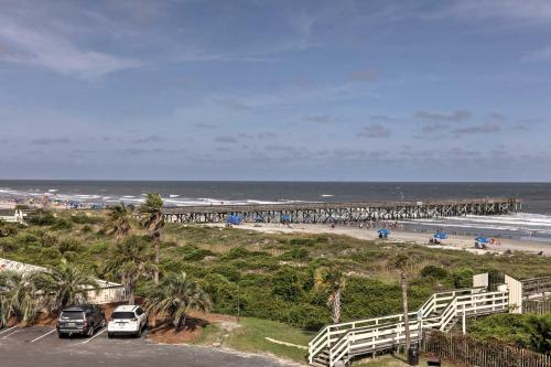 Фотографии гостевого дома 
            Isle of Palms Beachfront Condo with Balcony and Pool!