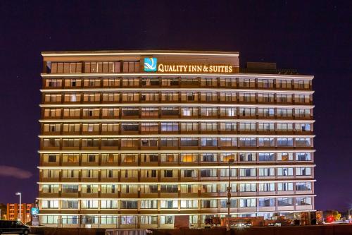 Фотография гостиницы Quality Inn & Suites Cincinnati Downtown