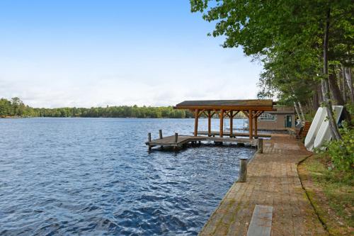 Фотографии гостевого дома 
            Stone Lake View - Main House