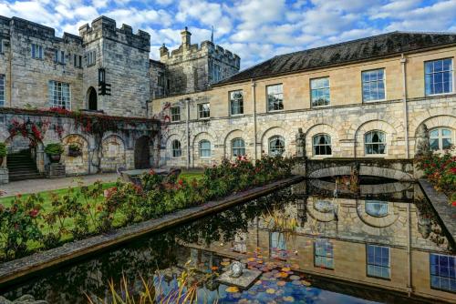 Фотография гостевого дома Hazlewood Castle & Spa