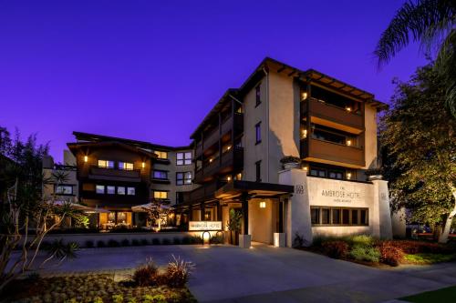 Фотография гостиницы Ambrose Hotel