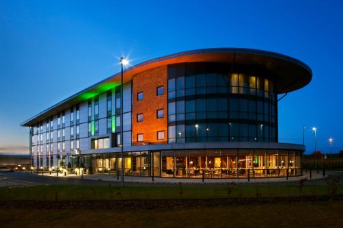 Фотография гостиницы Holiday Inn Salisbury - Stonehenge, an IHG Hotel