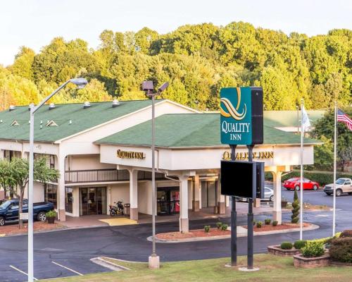 Фотография гостиницы Quality Inn University Winston Salem
