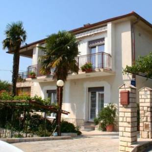 Фотографии гостевого дома
Apartments and rooms with parking space Novi Vinodolski - 2350