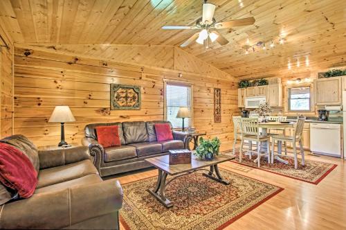 Фотографии гостевого дома 
            Quaint Sevierville Cabin with Hot Tub, Yard and 2 Decks