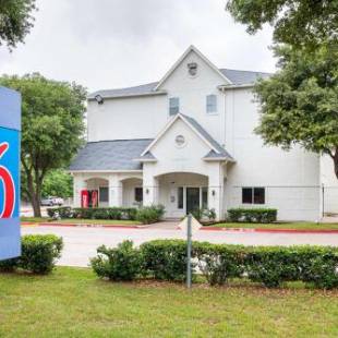 Фотографии гостиницы 
            Motel 6-Grand Prairie, TX - Near Six Flags Drive