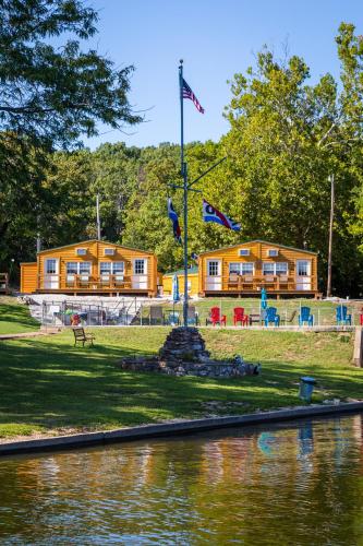 Фотография гостиницы Ozark Village Resort & Marina